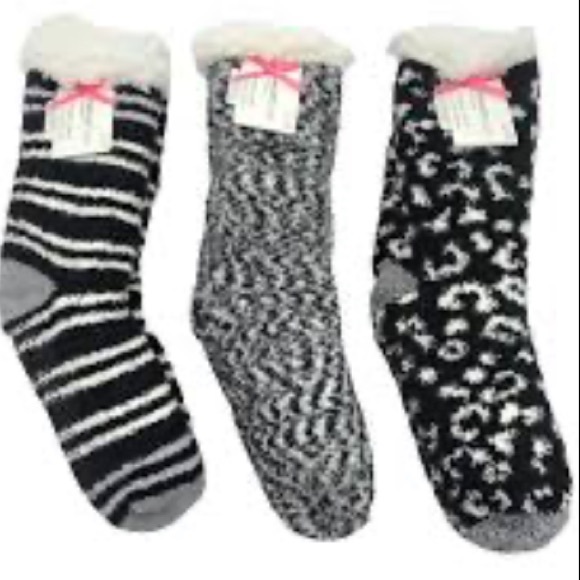 🆕 Cuddl Duds Black and White Fuzzy Socks! - Picture 9 of 9